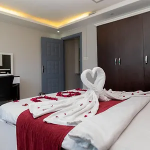 Aparthotel Sara Suit